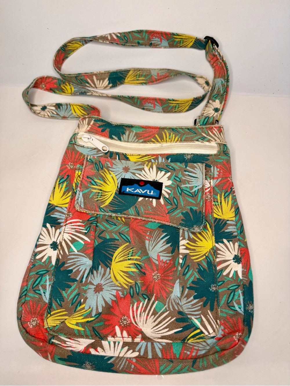 KAVU Crossbody Keeper 11”x9” Small Bag ~ Tropical Floral pattern